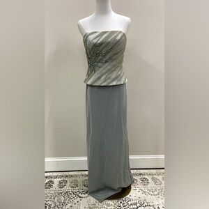 NWT Montage. Size 6. Special!